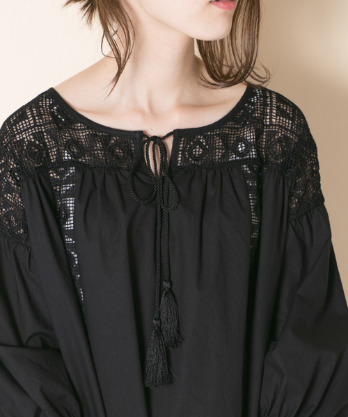 URBAN RESEARCH（アーバンリサーチ）の「幾何レース切替ブラウス（シャツ/ブラウス・レディース・ボルドー/オフホワイト/ブラック・FREE）」の9枚目の写真