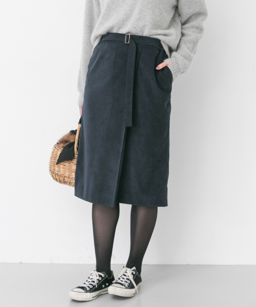 URBAN RESEARCH（アーバンリサーチ）の「サテンムースタックスカート（スカート・レディース・ネイビー/カーキ/キャメル・FREE）」の6枚目の写真