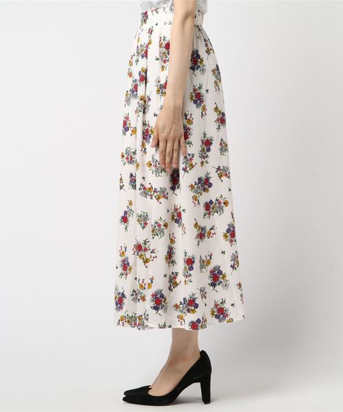 FREE'S MART（フリーズマート）の「ブーケフラワー柄ロングスカート（スカート・レディース・ホワイト系その他/ダークネイビー・FREE）」の7枚目の写真