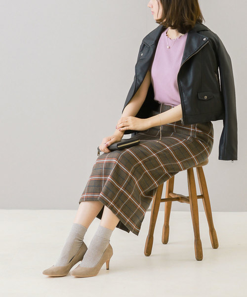 menue（メヌエ）の「華奢魅せ Vカット ハイヒール ポインテッドトゥ 美脚パンプス（パンプス・レディース・マジェンタ/ブラック系その他2/レッド/ブラック系その他/その他/ベージュ系その他/ブルー/マスタード/ブラック/チェック/グレイッシュベージュ/グリーン・25.5cm/25cm/22.5cm/22cm/23.5cm/24.5cm/24cm/26.0cm/26.5cm/21.5cm/23cm）」の16枚目の写真