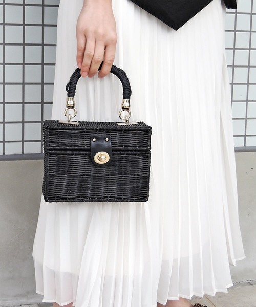 minia（ミニア）の「ミニトランクバスケット ＜ ショルダー＆ハンド２WAY ＞　[ minia ]（ハンドバッグ・レディース・ブラック/アイボリー/ベージュ・FREE）」の3枚目の写真