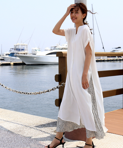 n'ee-ne（ネーネ）の「ロングスリットワンピースシャツ（シャツワンピース・レディース・ブラック/ベージュ/オフホワイト/ミント・M）」の2枚目の写真