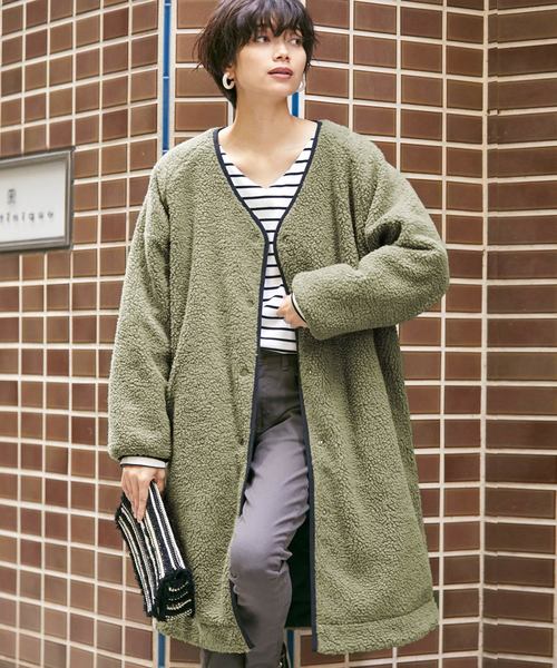 Chaco closet(チャコ クローゼット)の「ボアフリース×キルティング リバーシブルノーカラーロングコート(ノーカラージャケット)」|ライトオリーブ