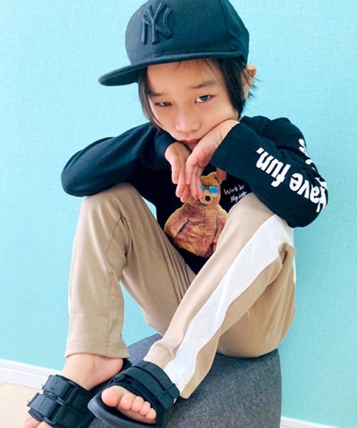 THE CASUAL（カジュアル）の「ラインストレッチスムーススキニーパンツ キッズ ベビー（その他パンツ・キッズ・ブラック/ベージュ/ネイビー/ブラウン/レッド/カーキ/ブラック系その他/杢グレー/グレー系その他/グレー系その他2/チャコール/ブラウン系その他/ベージュ系その他/グリーン系その他/ブルー/ブルー系その他/ブルー系その他2/ピンク/ピンク系その他/レッド系その他・90/100/110/120/80/130/95/140/150/160）」の10枚目の写真