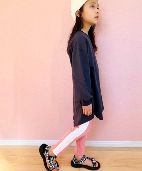 THE CASUAL（カジュアル）の「ラインストレッチスムーススキニーパンツ キッズ ベビー（その他パンツ・キッズ・ブラック/ベージュ/ネイビー/ブラウン/レッド/カーキ/ブラック系その他/杢グレー/グレー系その他/グレー系その他2/チャコール/ブラウン系その他/ベージュ系その他/グリーン系その他/ブルー/ブルー系その他/ブルー系その他2/ピンク/ピンク系その他/レッド系その他・90/100/110/120/80/130/95/140/150/160）」の18枚目の写真