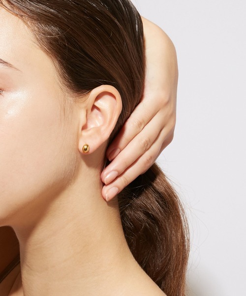 ARTIDA OUD(アルティーダウード)の「"bone" ビーン プチ スタッド ピアス(ピアス(片耳用)・レディース・ゴールド・FREE)」の4枚目の写真
