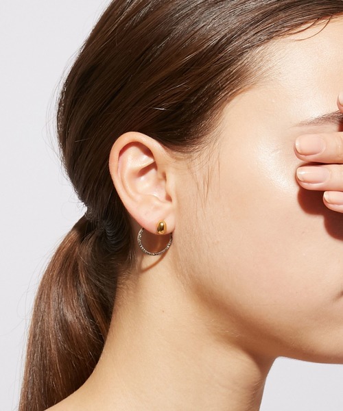 ARTIDA OUD(アルティーダウード)の「"bone" ビーン プチ スタッド ピアス(ピアス(片耳用)・レディース・ゴールド・FREE)」の5枚目の写真