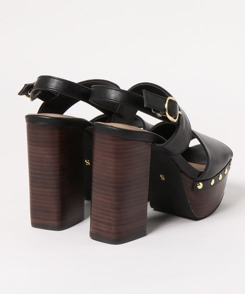 one way(ワンウェイ)の「カシメ付きサンダル(サンダル・レディース・ブラック/ライトブラウン/ホワイト・S/M/L/LL)」の4枚目の写真