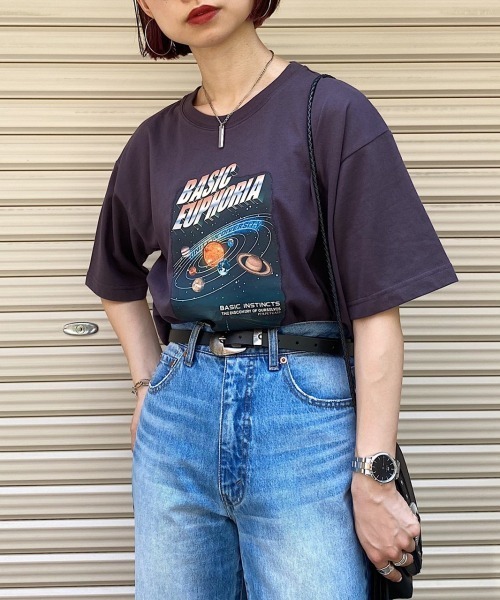 PAGEBOY（ページボーイ）の「プラネットプリントTシャツ（Tシャツ/カットソー・レディース・チャコールグレー/ブラック・FREE）」の3枚目の写真