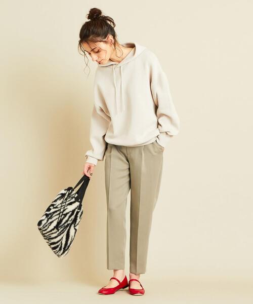 BEAUTY&YOUTH UNITED ARROWS(ビューティーアンドユースユナイテッドアローズ)の「BY∴ サテンタックテーパードパンツ о(その他パンツ・レディース・ダークブラウン/ブラック/オリーブ・LARGE/SMALL/MEDIUM)」の4枚目の写真