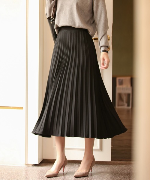SAISON DE PAPILLON（セゾンドパピヨン）の「バックゴムロングプリーツスカート（スカート・レディース・ブラック/ベージュ/カーキ/ピンク/アイボリー/ブルー・S/M/L/XL）」の2枚目の写真