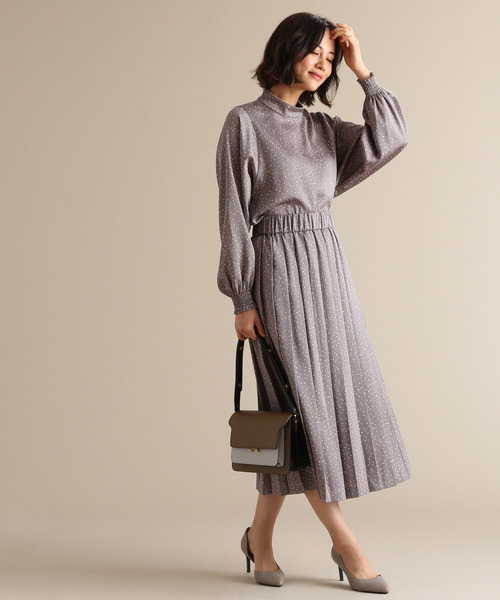 Tiara(ティアラ)の「ランダムピンドットハイネックブラウス(シャツ/ブラウス・レディース・アイボリー/ブラック/グレー・FREE)」の3枚目の写真