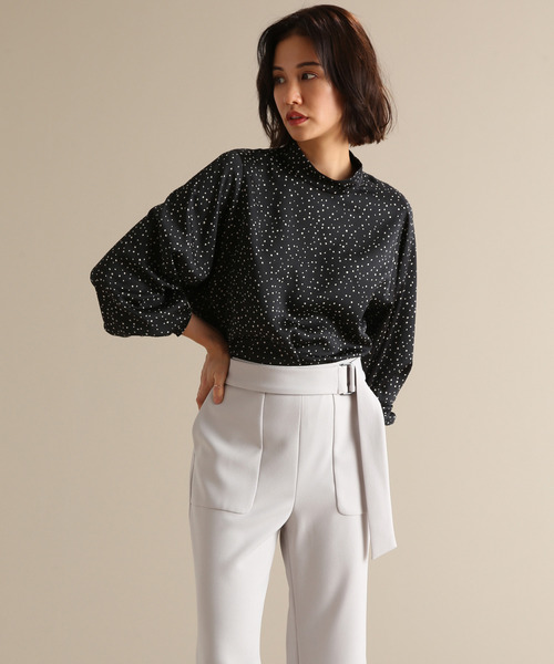 Tiara(ティアラ)の「ランダムピンドットハイネックブラウス(シャツ/ブラウス・レディース・アイボリー/ブラック/グレー・FREE)」の2枚目の写真