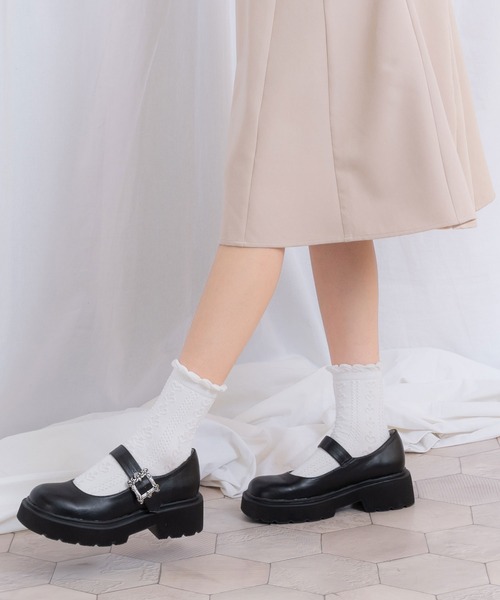 DearMyLoveRose（ディアマイラブローズ）の「スクエアトゥアンティーク風バックルパンプス（パンプス・レディース・ブラック/クリアブラック/ベージュ・24.5cm/23.5cm/23cm/25cm/25.5cm/24cm/22.5cm）」の3枚目の写真