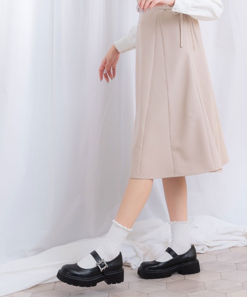 DearMyLoveRose（ディアマイラブローズ）の「スクエアトゥアンティーク風バックルパンプス（パンプス・レディース・ブラック/クリアブラック/ベージュ・24.5cm/23.5cm/23cm/25cm/25.5cm/24cm/22.5cm）」の4枚目の写真