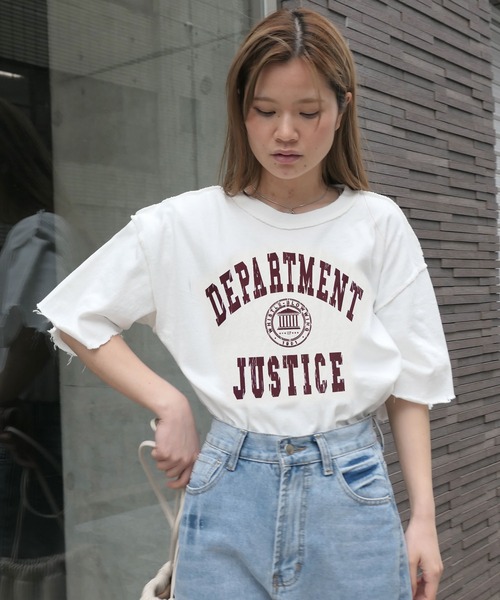 CORNERS（コーナーズ）の「ダメージ加工カレッジロゴプリントTシャツ（Tシャツ/カットソー・レディース・ホワイト×レッド/ホワイト×グリーン/ライトベージュ/ブルー/ブラック・M）」の8枚目の写真