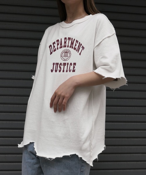 CORNERS（コーナーズ）の「ダメージ加工カレッジロゴプリントTシャツ（Tシャツ/カットソー・レディース・ホワイト×レッド/ホワイト×グリーン/ライトベージュ/ブルー/ブラック・M）」の10枚目の写真