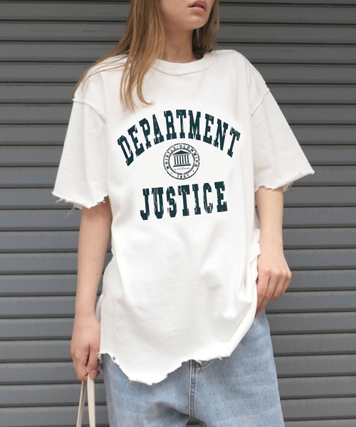 CORNERS（コーナーズ）の「ダメージ加工カレッジロゴプリントTシャツ（Tシャツ/カットソー・レディース・ホワイト×レッド/ホワイト×グリーン/ライトベージュ/ブルー/ブラック・M）」の11枚目の写真