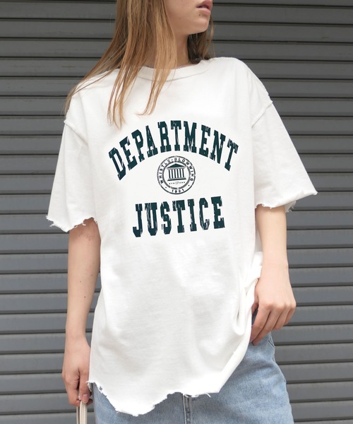 CORNERS（コーナーズ）の「ダメージ加工カレッジロゴプリントTシャツ（Tシャツ/カットソー・レディース・ホワイト×レッド/ホワイト×グリーン/ライトベージュ/ブルー/ブラック・M）」の12枚目の写真