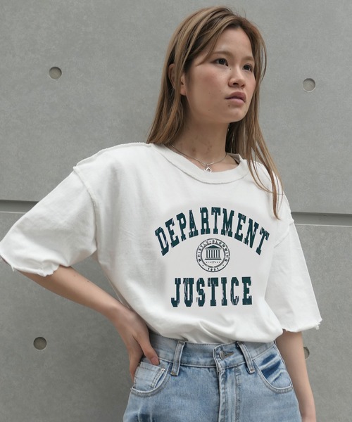 CORNERS（コーナーズ）の「ダメージ加工カレッジロゴプリントTシャツ（Tシャツ/カットソー・レディース・ホワイト×レッド/ホワイト×グリーン/ライトベージュ/ブルー/ブラック・M）」の21枚目の写真