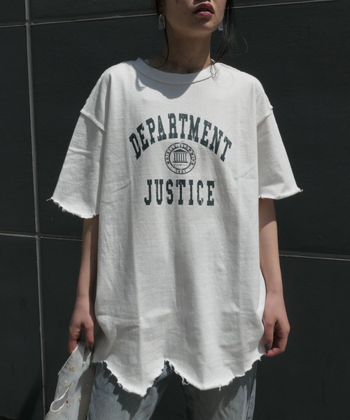 CORNERS（コーナーズ）の「ダメージ加工カレッジロゴプリントTシャツ（Tシャツ/カットソー・レディース・ホワイト×レッド/ホワイト×グリーン/ライトベージュ/ブルー/ブラック・M）」の13枚目の写真