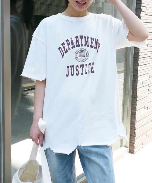 CORNERS（コーナーズ）の「ダメージ加工カレッジロゴプリントTシャツ（Tシャツ/カットソー・レディース・ホワイト×レッド/ホワイト×グリーン/ライトベージュ/ブルー/ブラック・M）」の14枚目の写真