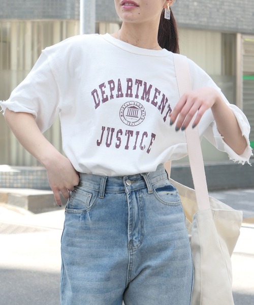 CORNERS（コーナーズ）の「ダメージ加工カレッジロゴプリントTシャツ（Tシャツ/カットソー・レディース・ホワイト×レッド/ホワイト×グリーン/ライトベージュ/ブルー/ブラック・M）」の15枚目の写真