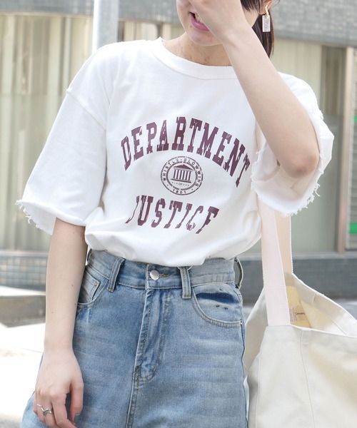 CORNERS（コーナーズ）の「ダメージ加工カレッジロゴプリントTシャツ（Tシャツ/カットソー・レディース・ホワイト×レッド/ホワイト×グリーン/ライトベージュ/ブルー/ブラック・M）」の16枚目の写真