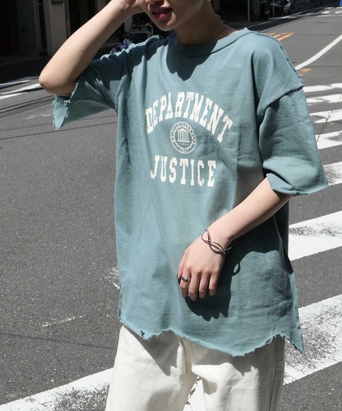 CORNERS（コーナーズ）の「ダメージ加工カレッジロゴプリントTシャツ（Tシャツ/カットソー・レディース・ホワイト×レッド/ホワイト×グリーン/ライトベージュ/ブルー/ブラック・M）」の19枚目の写真