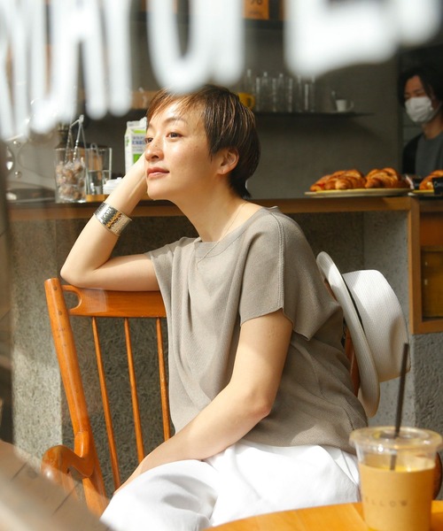 INED（イネド）の「ホールガーメント(R)ボトルネックフレンチニット《Cuoo》（ニット/セーター・レディース・ブラック/ベージュ/ブラウン/レッド系その他・9号）」の21枚目の写真