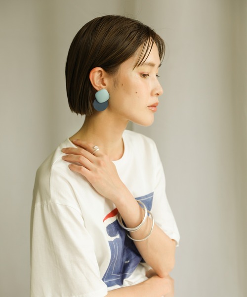 select MOCA(セレクトモカ)の「2021 SS ニュアンスバイカラーピアス(ピアス(両耳用)・レディース・イエロー/ブルー/ライトベージュ・FREE)」の5枚目の写真