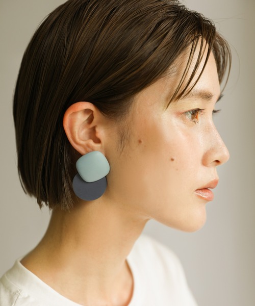 select MOCA(セレクトモカ)の「2021 SS ニュアンスバイカラーピアス(ピアス(両耳用)・レディース・イエロー/ブルー/ライトベージュ・FREE)」の10枚目の写真