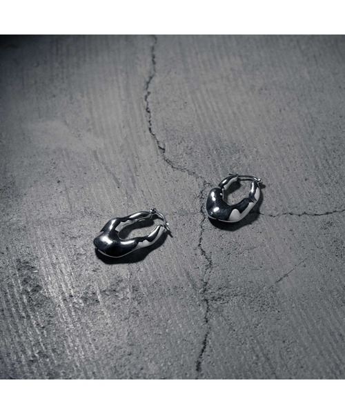 YArKA（ヤーカ）の「【YArKA/ヤーカ】silver925 more nuance U pierce[nui2]/モアニュアンスU型ピアス シルバー925（ピアス（両耳用）・レディース・シルバー・FREE）」の2枚目の写真