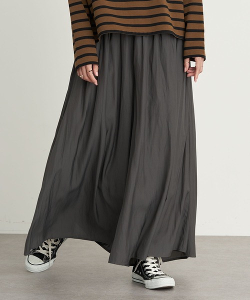 earth music&ecology（アースミュージックアンドエコロジー）の「サテンワイドパンツ ＊（その他パンツ・レディース・チャコールグレー/ダークブルー/ライトベージュ/テラコッタ・FREE）」の2枚目の写真