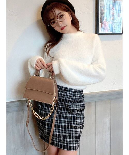 RESEXXY（リゼクシー）の「ハイネックシャギーニットトップス（ニット/セーター・レディース・ホワイト/ブラック/ベージュ・FREE）」の2枚目の写真