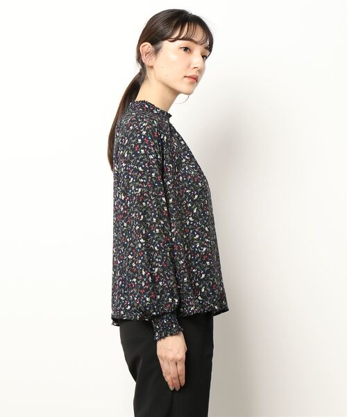 Te chichi TERRASSE（テチチテラス）の「【日比谷花壇コラボ】スタンドフリルブラウス（シャツ/ブラウス・レディース・グリーン/ブルー/ネイビー・ﾌﾘ-）」の4枚目の写真