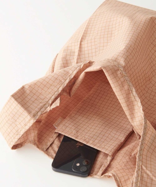 392 plusm（サンキューニプリュスエム）の「Square Bag MINI - check - 731713（エコバッグ/サブバッグ・レディース・ベージュ/オフホワイト/イエロー/グリーン・ONE SIZE）」の5枚目の写真