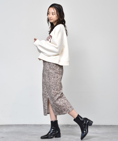 RETRO GIRL（レトロガール）の「裏毛起毛ロゴショートトレーナー（スウェット・レディース・ダークブラウン/オフホワイト/ブルー/グリーン・FREE）」の5枚目の写真