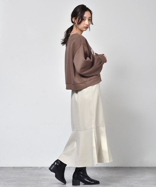 RETRO GIRL（レトロガール）の「裏毛起毛ロゴショートトレーナー（スウェット・レディース・ダークブラウン/オフホワイト/ブルー/グリーン・FREE）」の19枚目の写真