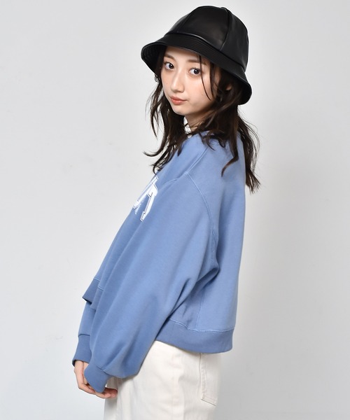 RETRO GIRL（レトロガール）の「裏毛起毛ロゴショートトレーナー（スウェット・レディース・ダークブラウン/オフホワイト/ブルー/グリーン・FREE）」の11枚目の写真