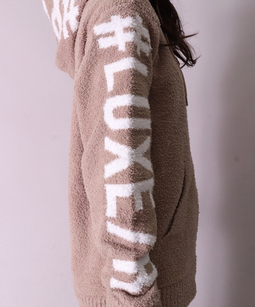 LUXE/R(ラグジュ)の「【ユニセックス】【LUXE/R】袖 & フード ロゴ ジャガード ニット ジップ パーカー(RMS)(パーカー・メンズ・ブラック/ベージュ/ネイビー・MEDIUM/LARGE)」の10枚目の写真