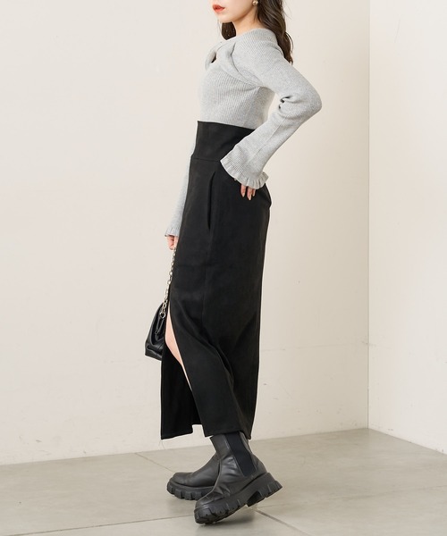 Chico（チコ）の「【新色追加】フロントねじり裾フリルリブニット