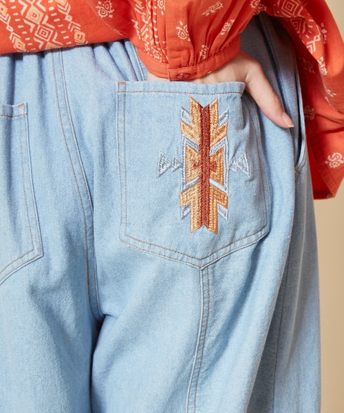 チャイハネ（チャイハネ）の「【チャイハネ】オルカジ刺繍デニムワイドパンツ（デニムパンツ・レディース・ライトブルー/ダークブルー・FREE）」の14枚目の写真