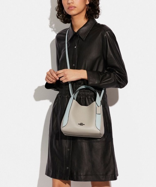 COACH（コーチ）の「【日本限定】ハドリー ホーボー 21 カラーブロック（ショルダーバッグ・レディース・グレー系その他・ﾌﾘ-）」の6枚目の写真
