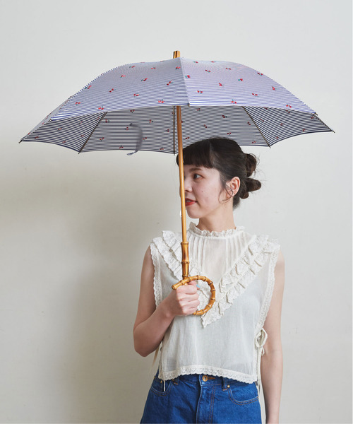 CHILD WOMAN(チャイルドウーマン)の「ストライプチェリー刺繍 日傘(長傘・レディース・ブルー・FREE)」の2枚目の写真