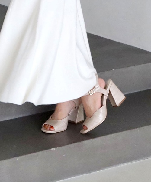 ROYAL PARTY（ロイヤルパーティー）の「クロコストラップサンダル（サンダル・レディース・ベージュ/ブラウン/グリーン・LARGE/SMALL/MEDIUM）」の4枚目の写真