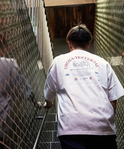 FREAK'S STORE（フリークスストア）の「WEB限定 餃子イェスタデイ×FREAK'S STORE 別注 ビッグシルエット バックプリント クルーネックTシャツ/刺繍（Tシャツ/カットソー・メンズ・ロイヤルブルー/ホワイト・SMALL/LARGE/MEDIUM）」の13枚目の写真