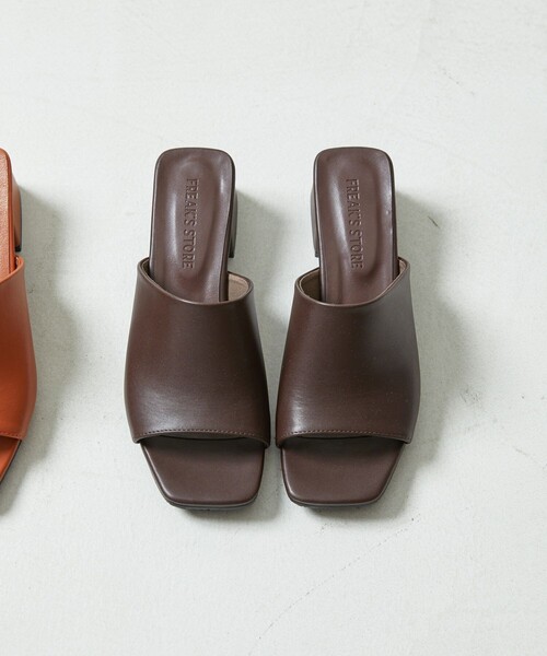 FREAK'S STORE（フリークスストア）の「▽【WEB限定】チャンキーヒールカバードサンダル（サンダル・レディース・オレンジ/グリーン/ブラック/ダークブラウン・24.5cm/23.0cm/23.5cm/24.0cm）」の2枚目の写真