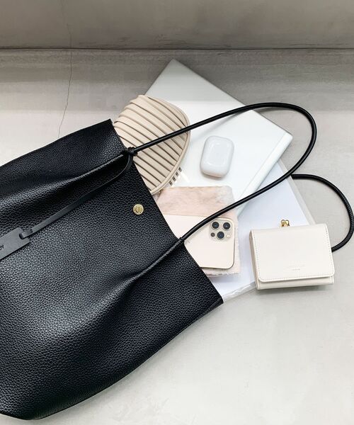 OPAQUE.CLIP（オペークドットクリップ）の「◆軽量シュリンクA4トートバッグ（トートバッグ・レディース・ブラック/グレー/オフホワイト/サンドベージュ・00）」の5枚目の写真