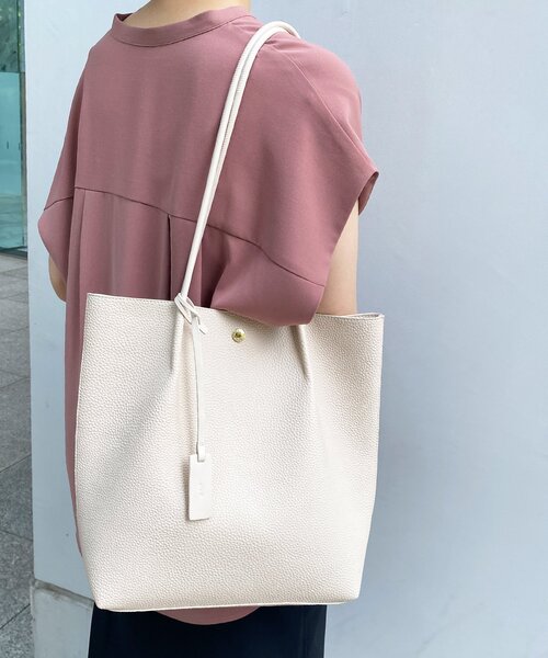 OPAQUE.CLIP（オペークドットクリップ）の「◆軽量シュリンクA4トートバッグ（トートバッグ・レディース・ブラック/グレー/オフホワイト/サンドベージュ・00）」の9枚目の写真